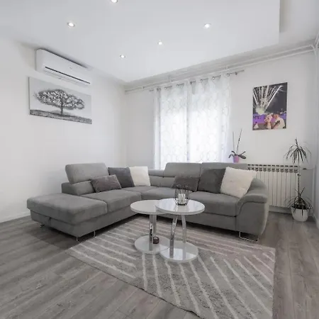 Appartement With A Parking Space - 22170 *