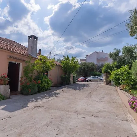 With A Parking Space - 22170 Appartement Zadar