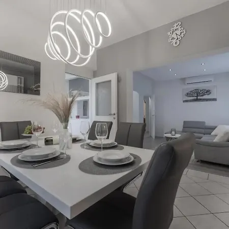 Appartement With A Parking Space - 22170 *