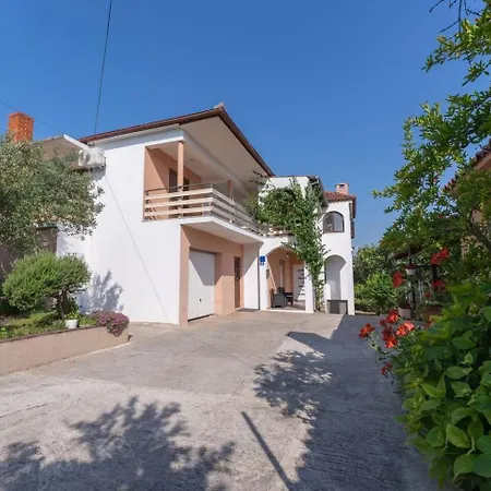 Appartement With A Parking Space - 22170