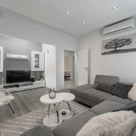 Апартаменты With A Parking Space - 22170 Задар