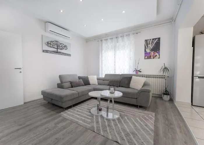 شقة With Parking Space - 22170 *