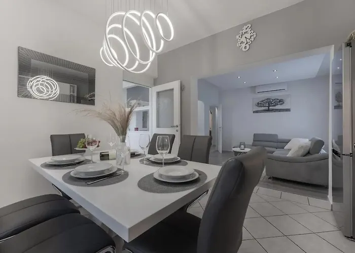 شقة With Parking Space - 22170 *